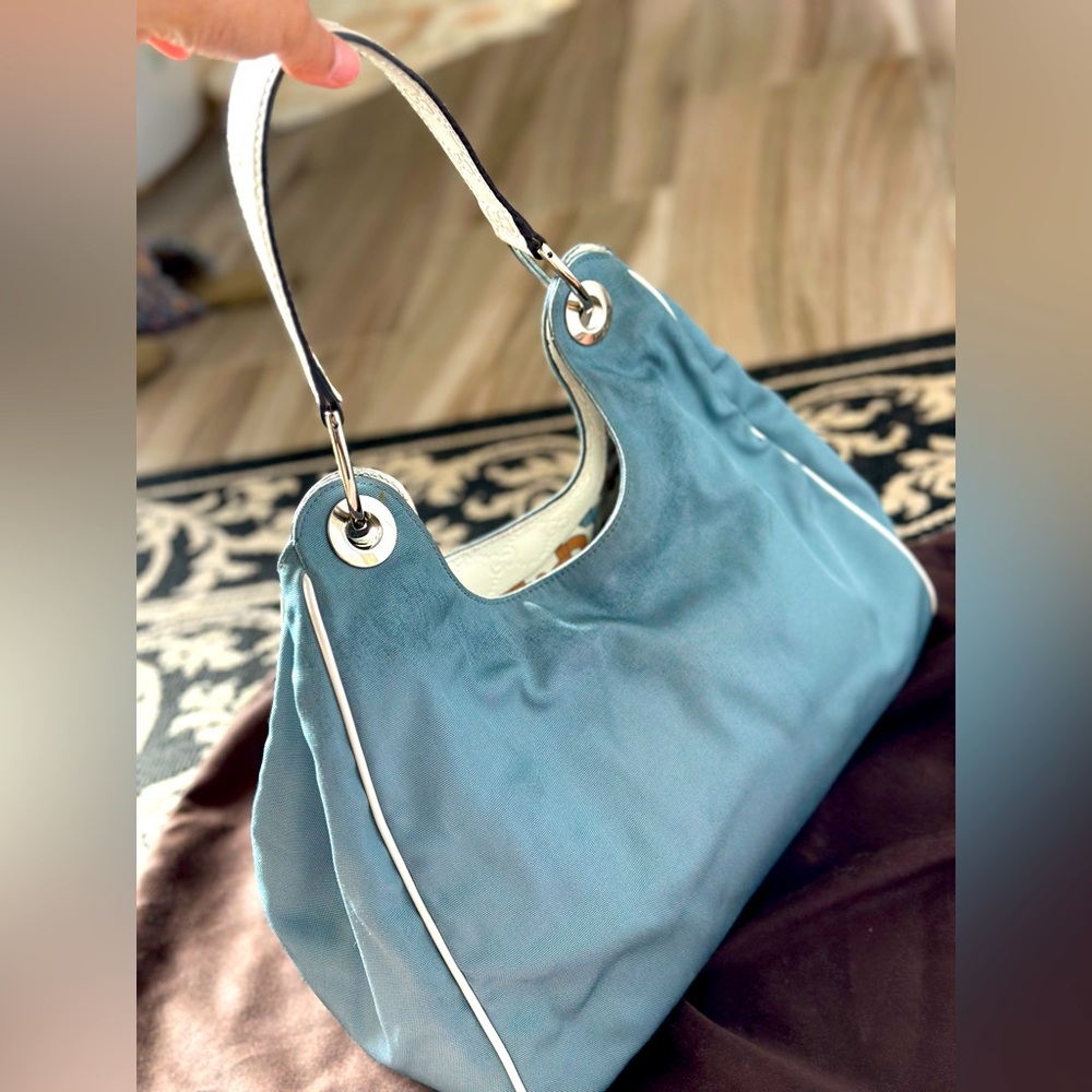 Gucci bag with leather handle